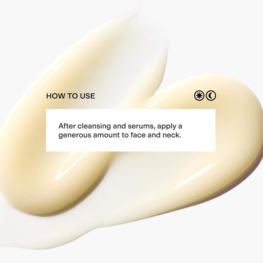 CLEARSTEM Hydraglow noncomedogenic formula badge on bottle communicates safe, acne-friendly care.