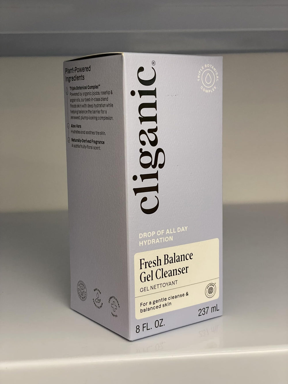 Cliganic Hydrating Gel Cleanser jojoba oil balance illustration emphasizes barrier-friendly care.