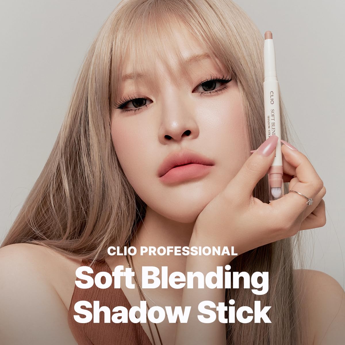 Lid application shot shows easy blending using the built-in brush.
