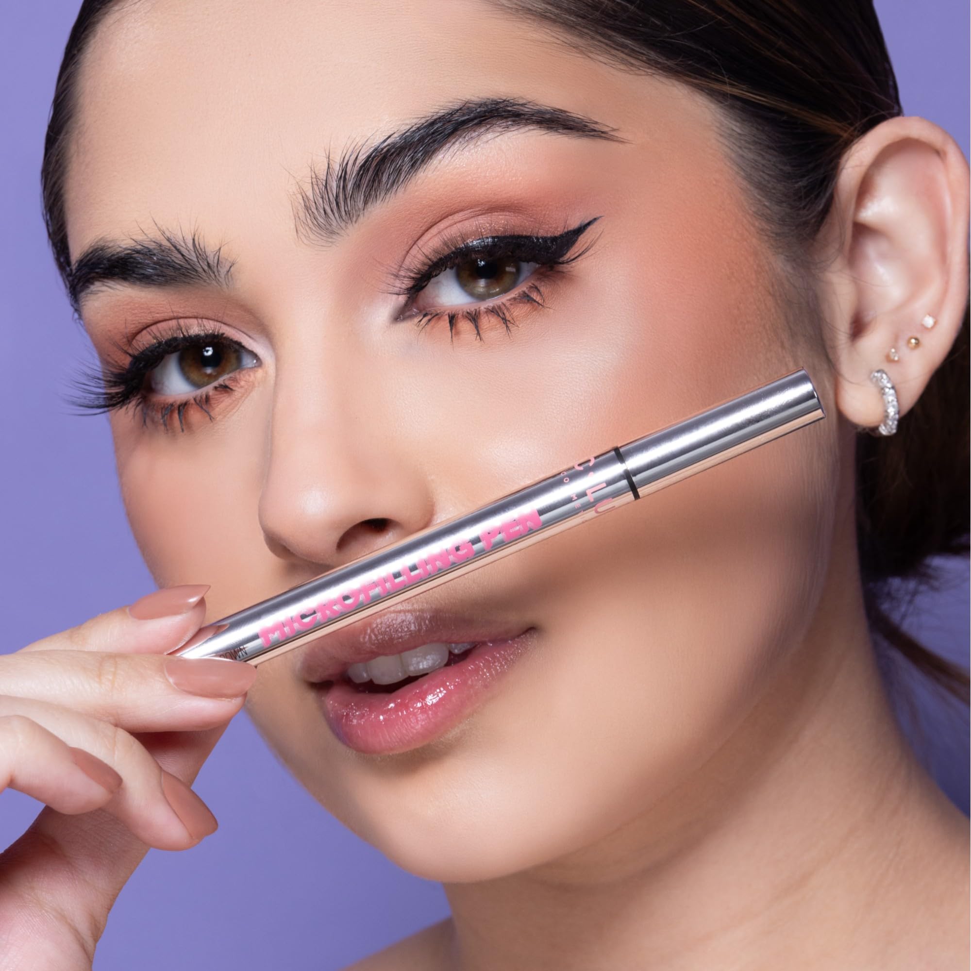 C-LUX Brow pen in daily wear scenario resisting smudge