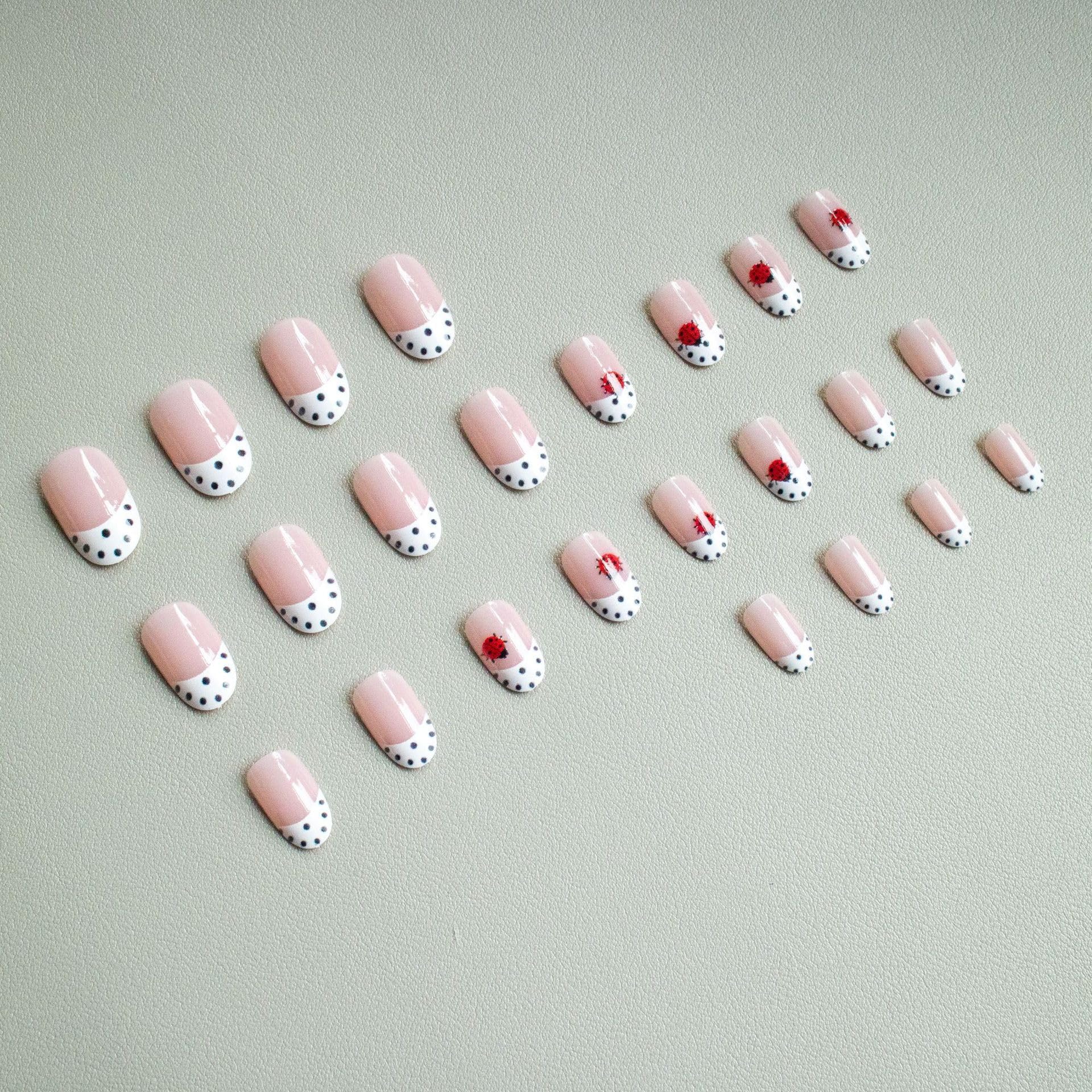 CnSybaris glossy white tips for a timeless french manicure