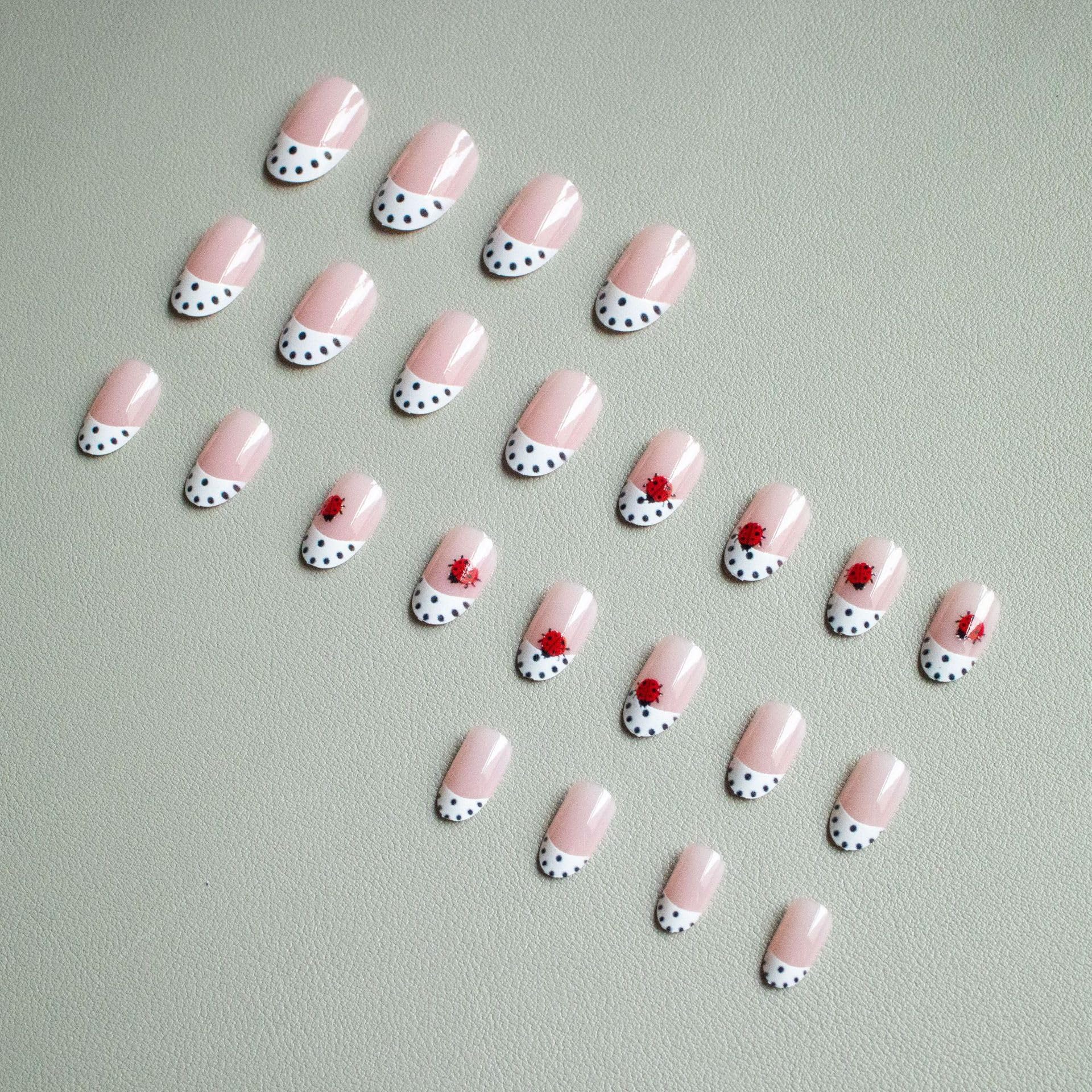 CnSybaris short oval press-on nails with comfortable wear