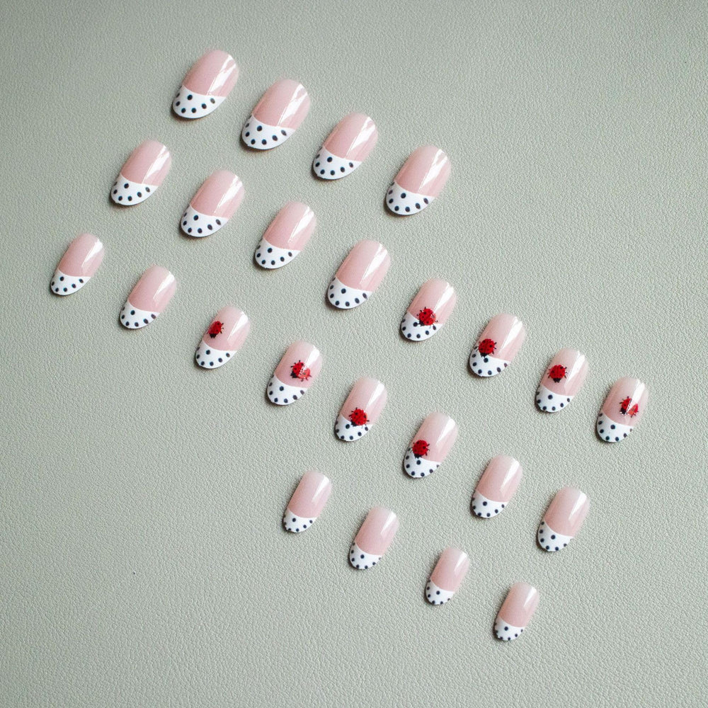 CnSybaris short oval press-on nails with comfortable wear