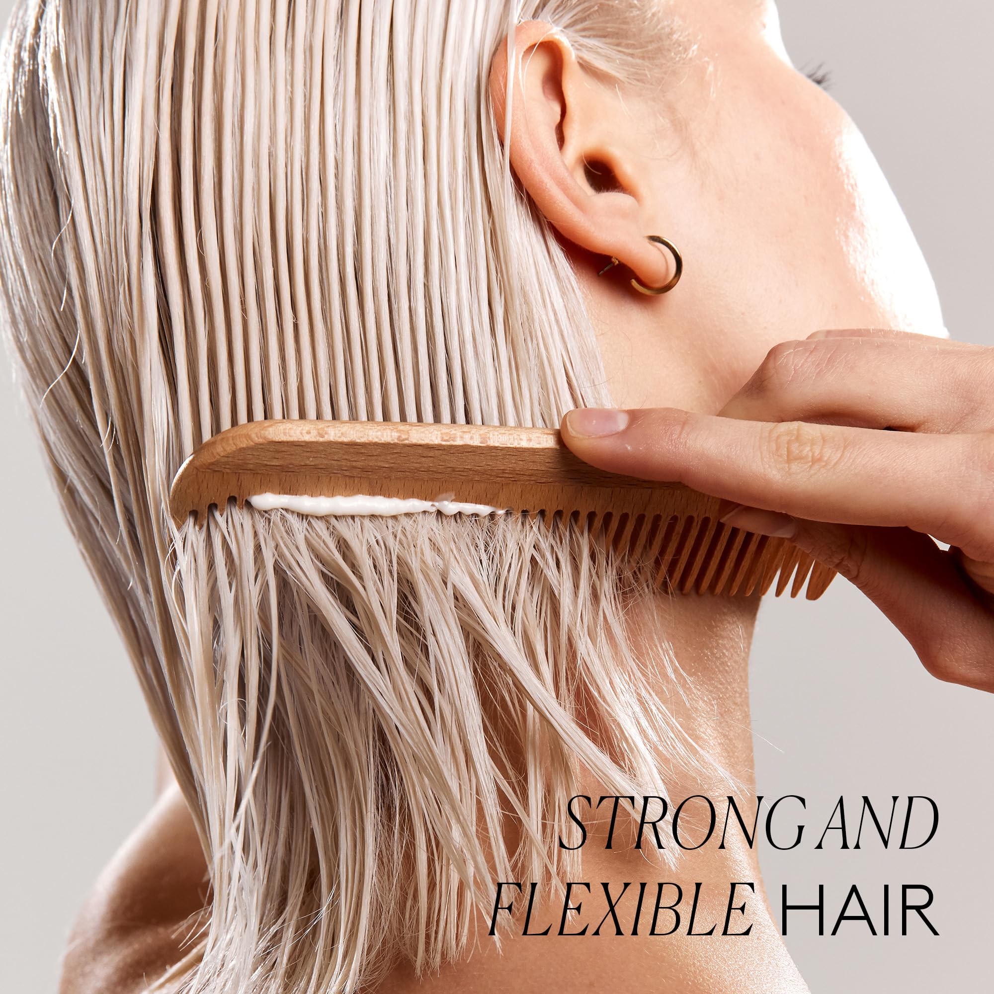 COCUNAT Rich Conditioner being applied for smooth detangling.