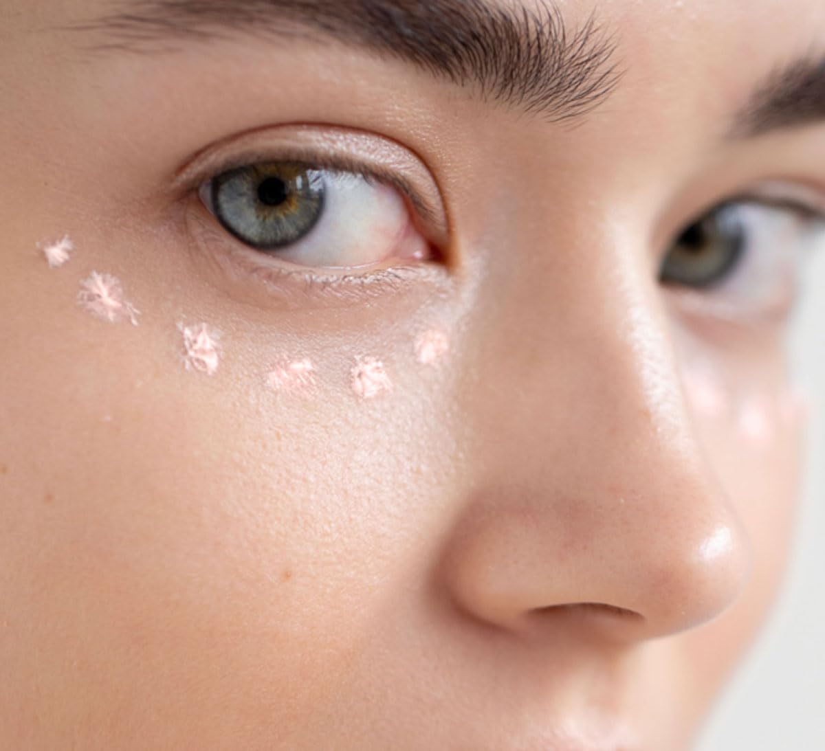 COLLEEN ROTHSCHILD Illuminating Eye Cream under-eye application shows instant brightness and smooth finish