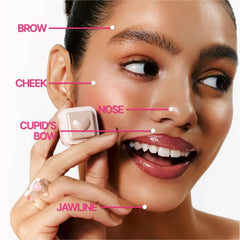 COLORGRAM Milk Bling Heartlighter 01 Peach Heart long-lasting shine with light-reflective shimmer.