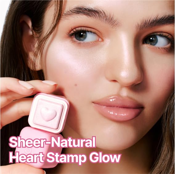COLORGRAM Milk Bling Heartlighter 01 Peach Heart creamy texture for seamless application.