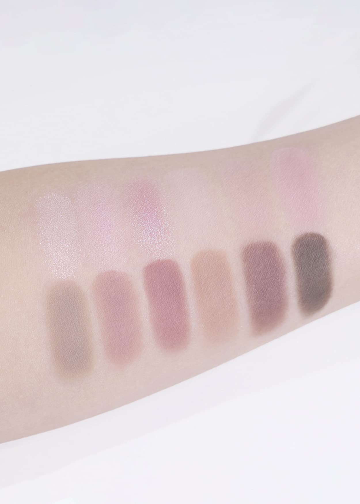 COLORGRAM Pin Point Palette on-eye look showcasing glitter and shimmer finishes