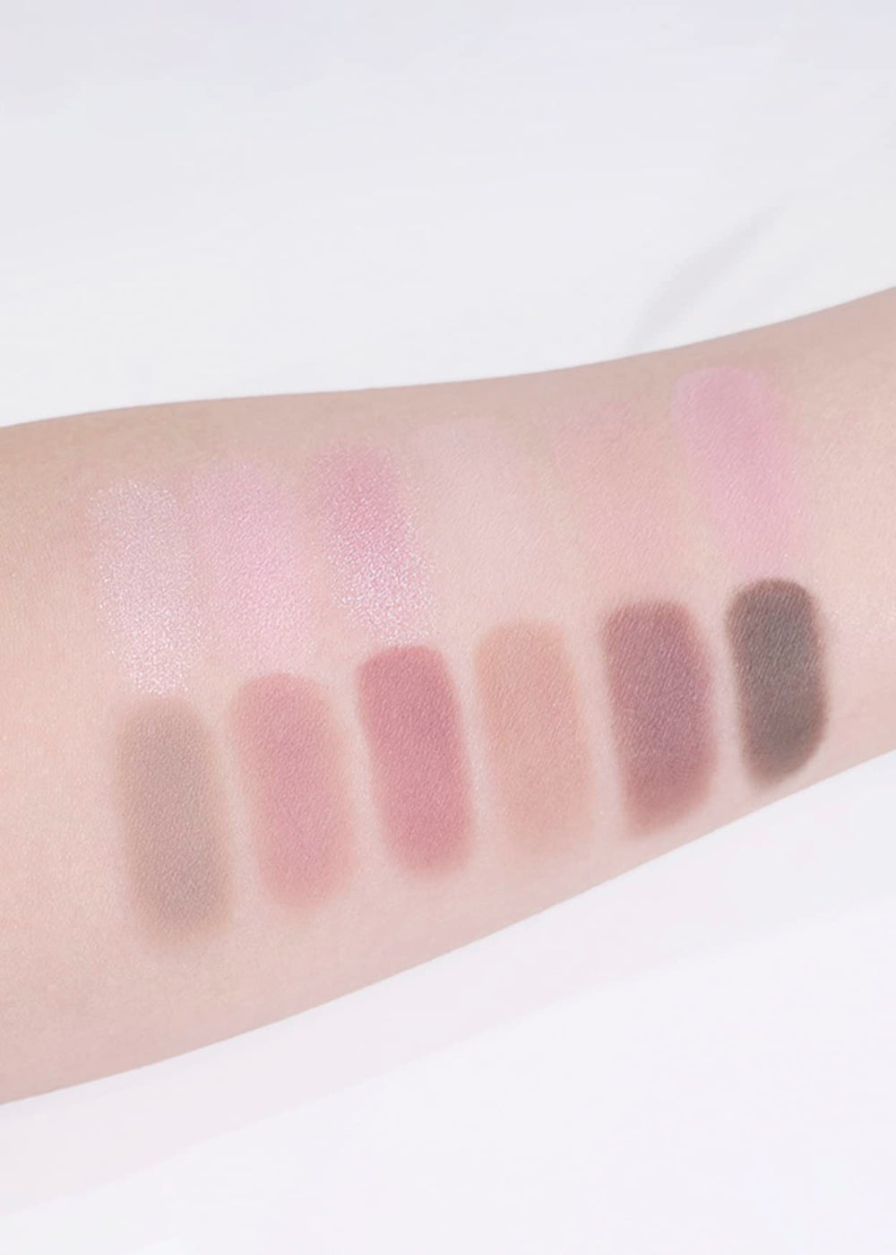 COLORGRAM Pin Point Palette on-eye look showcasing glitter and shimmer finishes