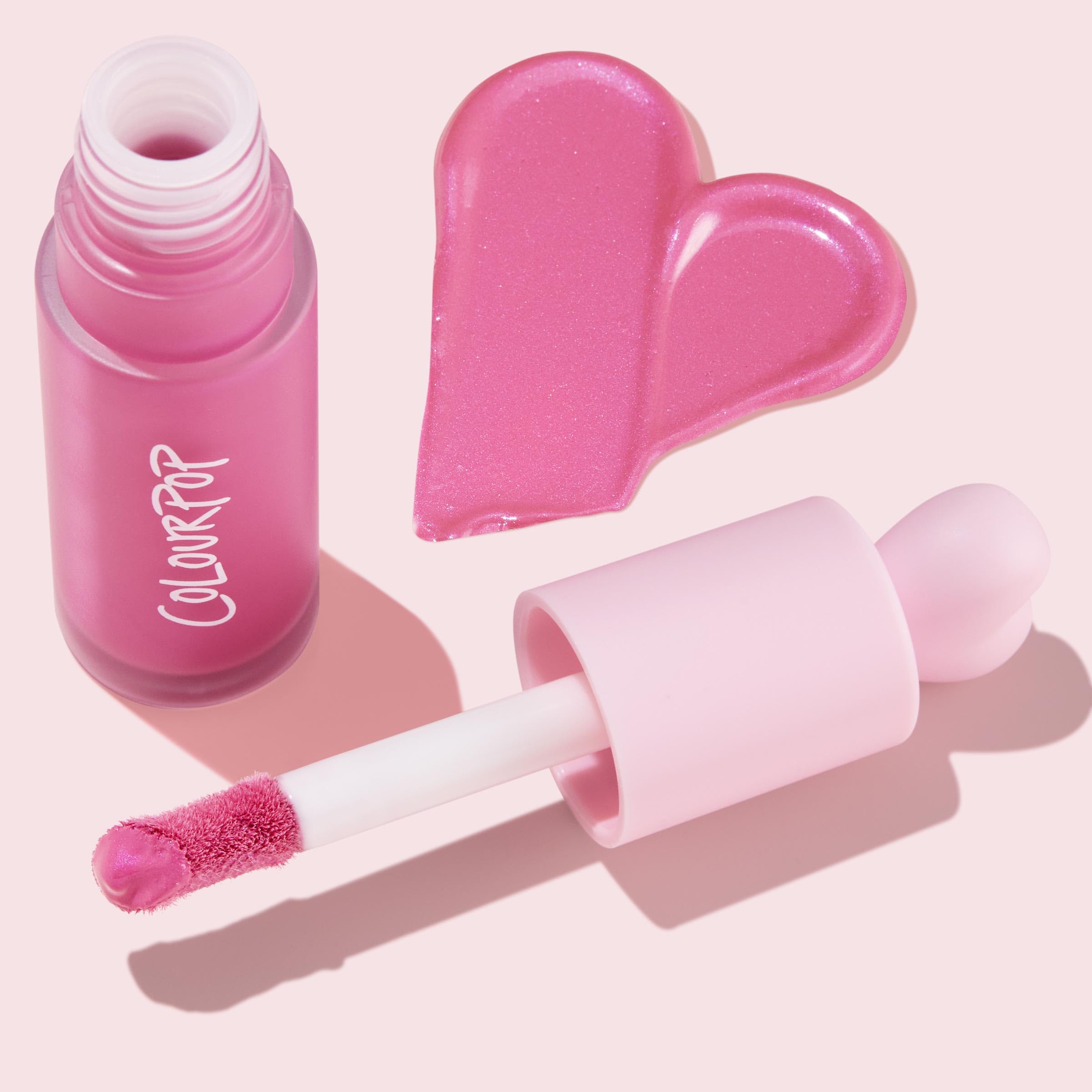 Dawn-to-dusk glow from a lightweight, skin-friendly blush for daytime wear.