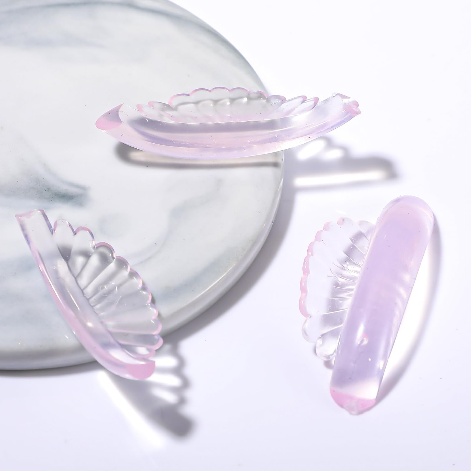 COMNICO shell pink lash pad close-up showing shield shape