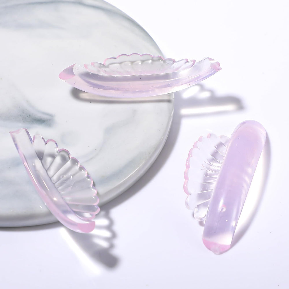 COMNICO shell pink lash pad close-up showing shield shape