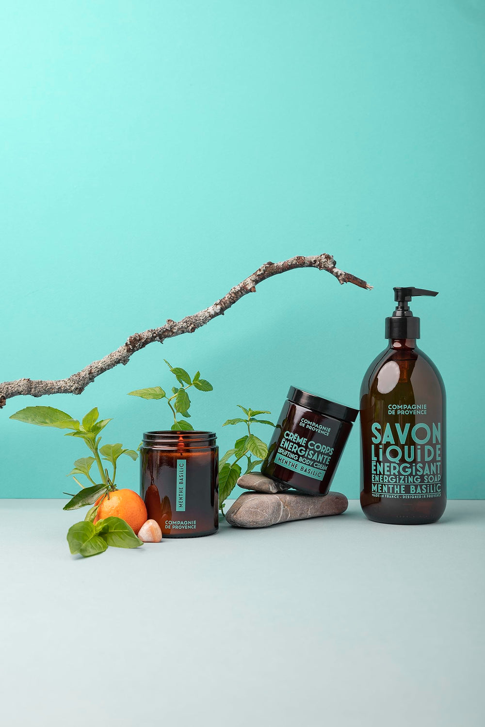 La Compagnie de Provence velvet algae boosts hydration during washing.