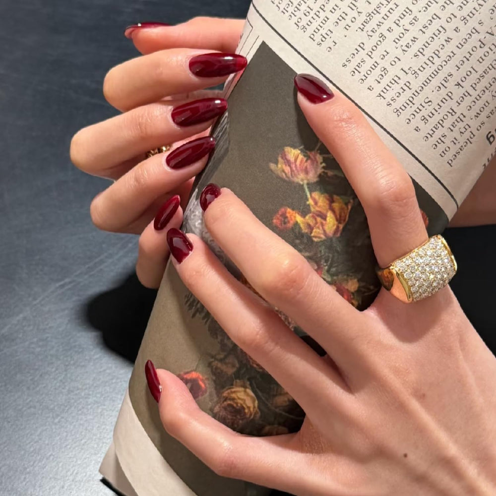 COSMOO Base Coat and Top Coat pairing to extend wear and shine.