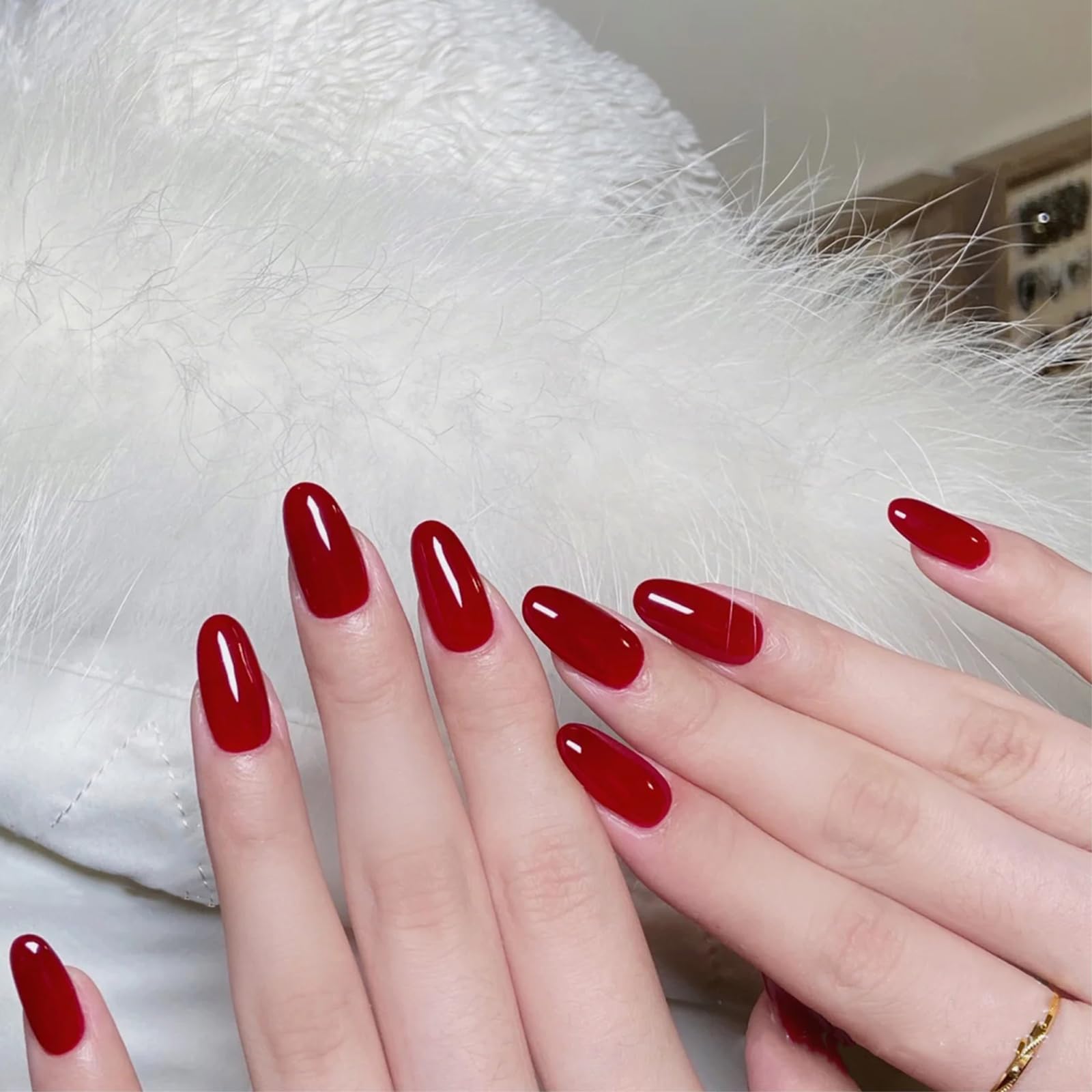 Glossy red finish from COSMOO quick-dry formula on fingertip