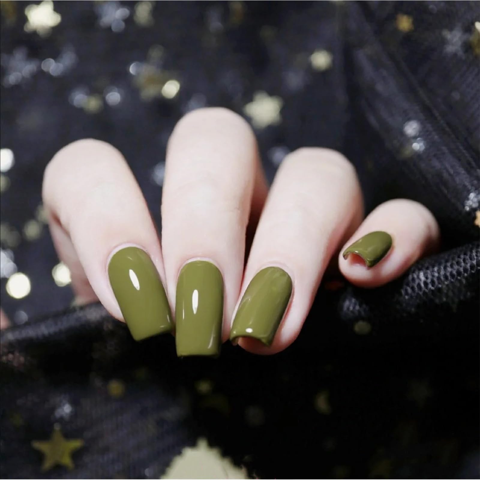 Studio shot shows quick-dry time on swatches with COSMOO polish