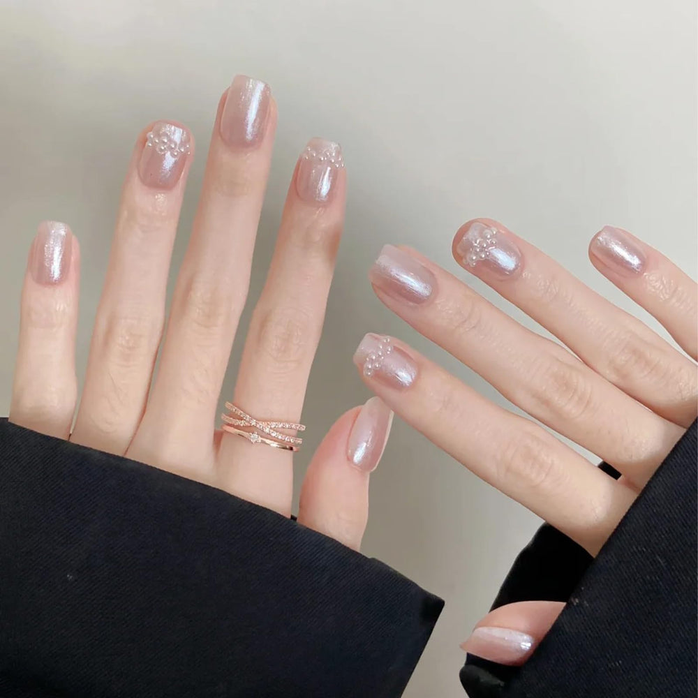 COSMOO Pearl Pink after drying presents a flawless, glossy surface.