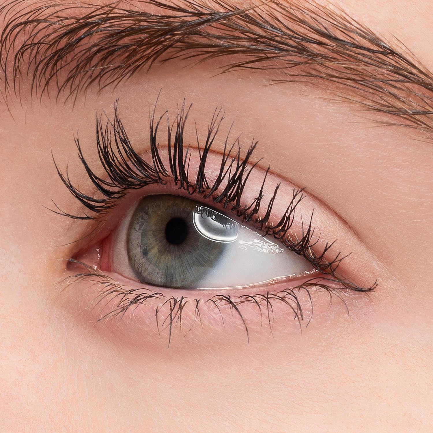 COSNORI Perfect Setting Mascara remover demo using the dedicated remover.