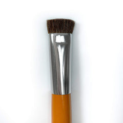Close-up of powder dispersion on thinning areas.