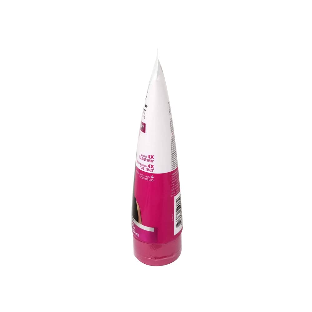 Cream Silk Standout Straight application cream shows easy distribution through damp hair.