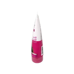 Cream Silk Standout Straight application cream shows easy distribution through damp hair.