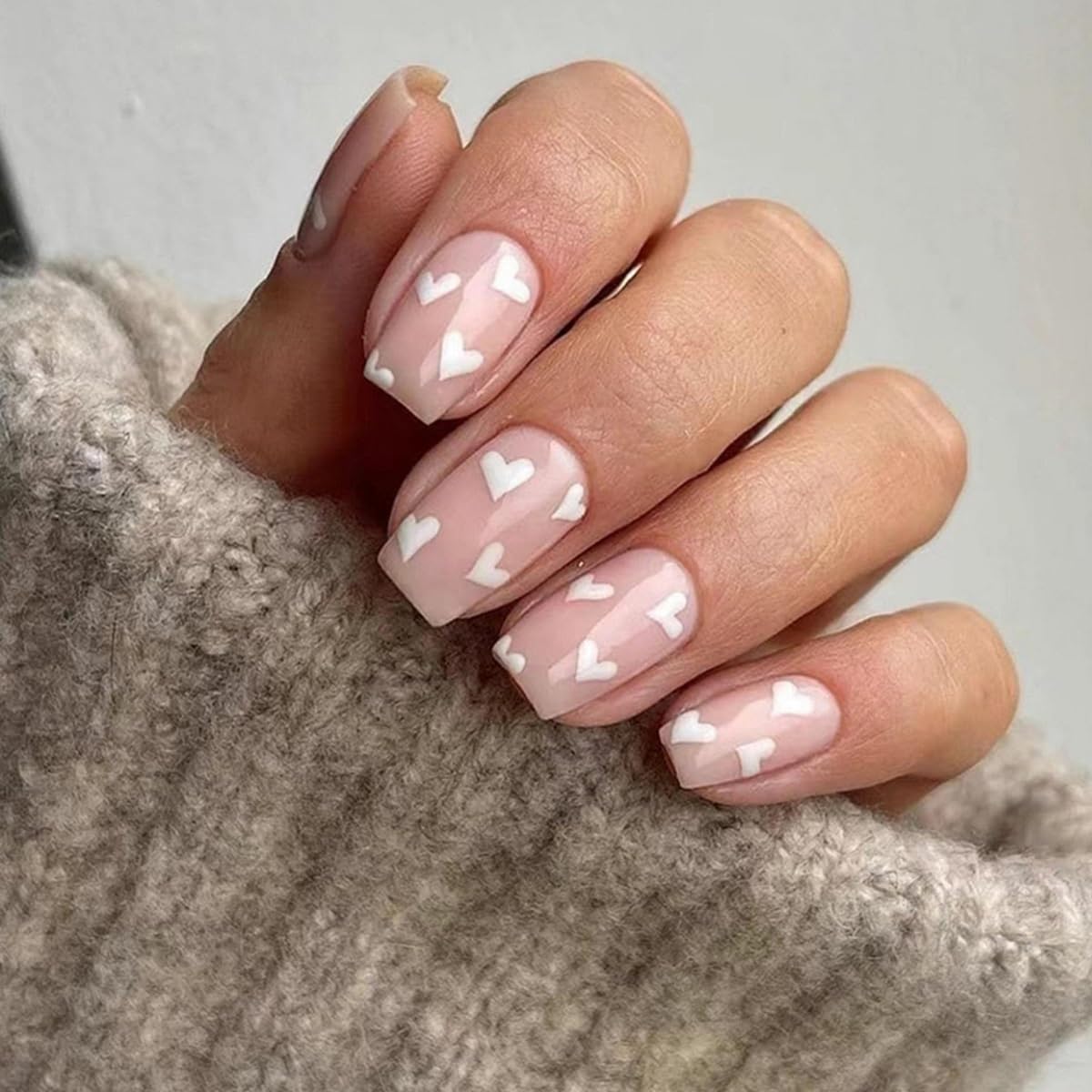 CTTHNBD medium glue-on nails for secure wear in minutes