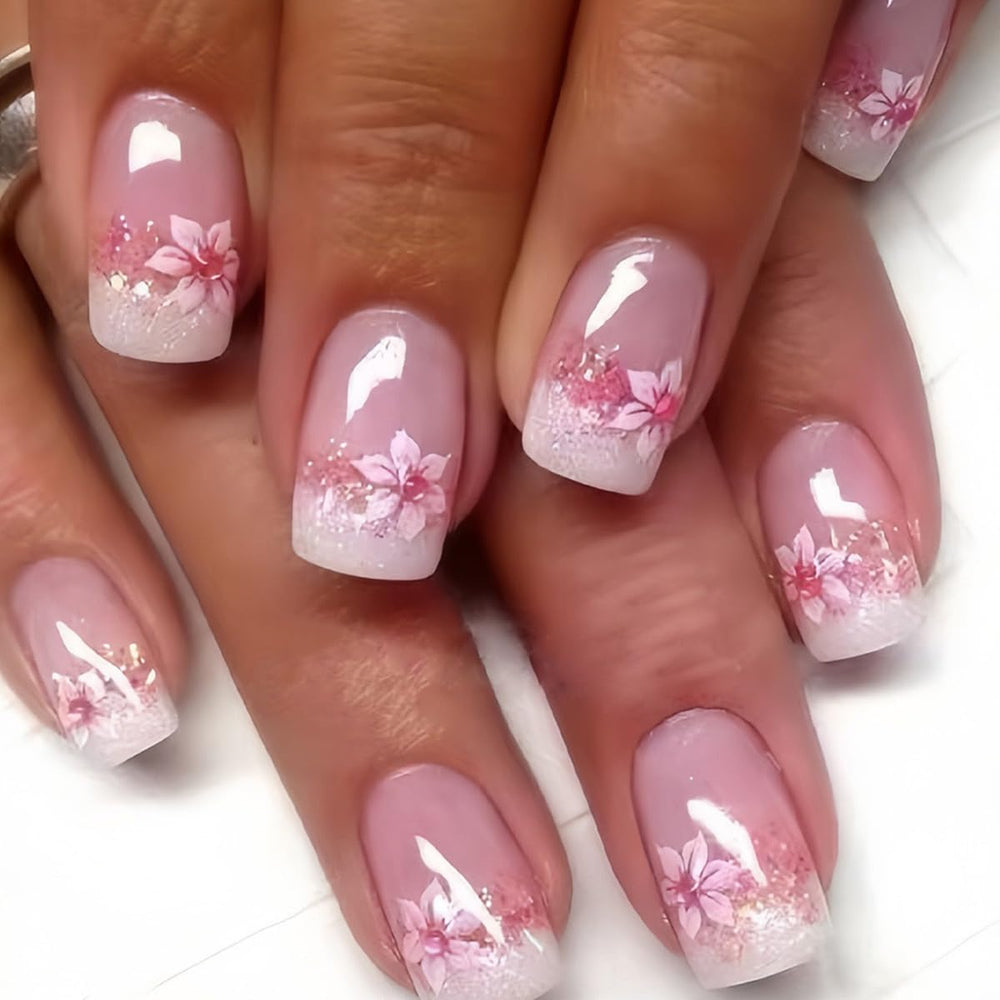 CTTHNBD French tip press-on nails offer a polished look in minutes