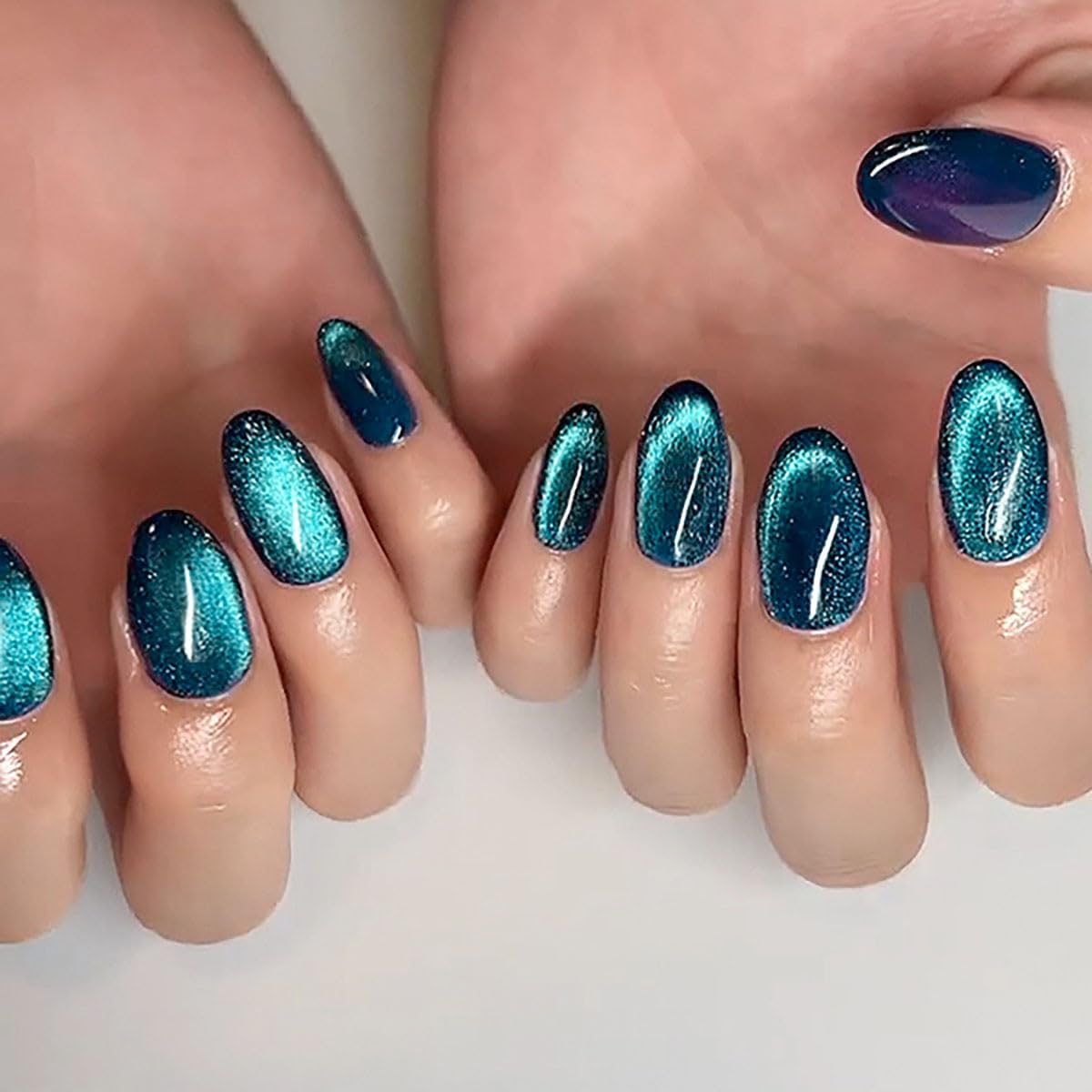 CTTHNBD 12-size press-on nail set fits diverse nails.