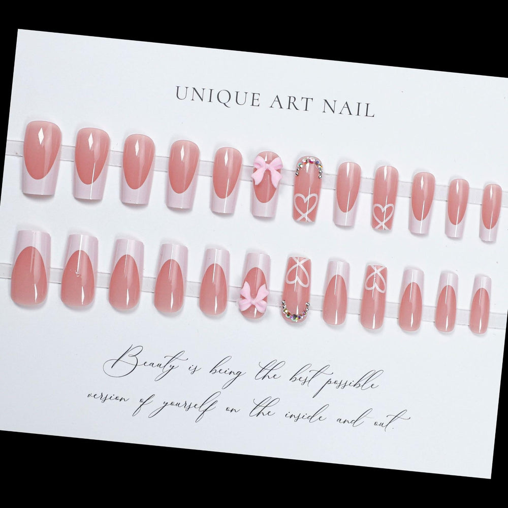 CTTHNBD white French tip nails for a clean, elegant manicure