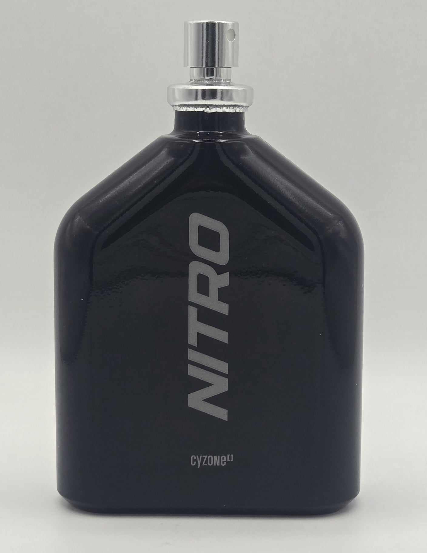 CyZone Nitro bottle front view, bold masculine design for everyday confidence.