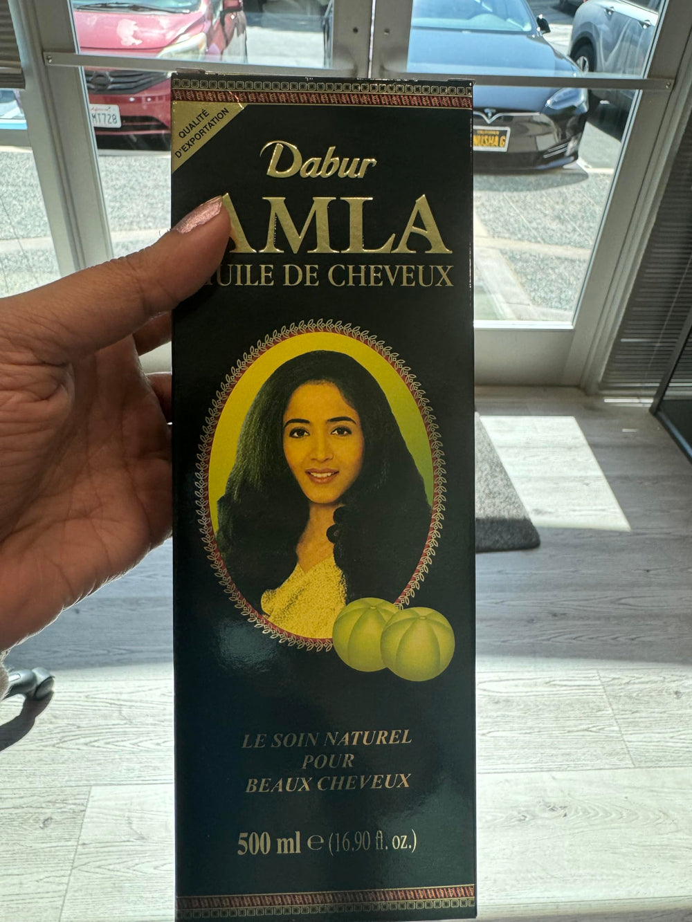 Dabur Amla Oil pour demonstrates smooth, mess-free dispensing.