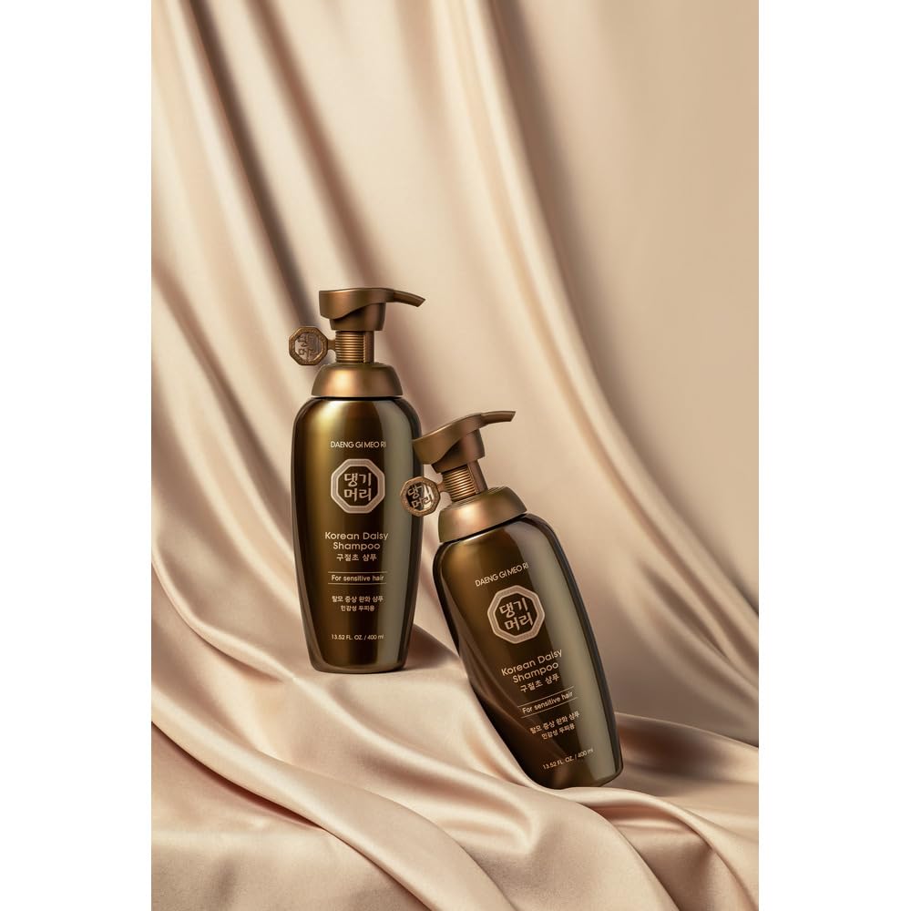 Daeng Gi Meo Ri Daisy Shampoo with herbal ingredients supports natural scalp care.