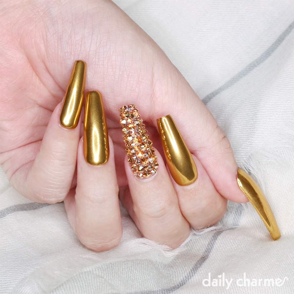 Daily Charme base for chrome powders delivers durable shine and easy application.