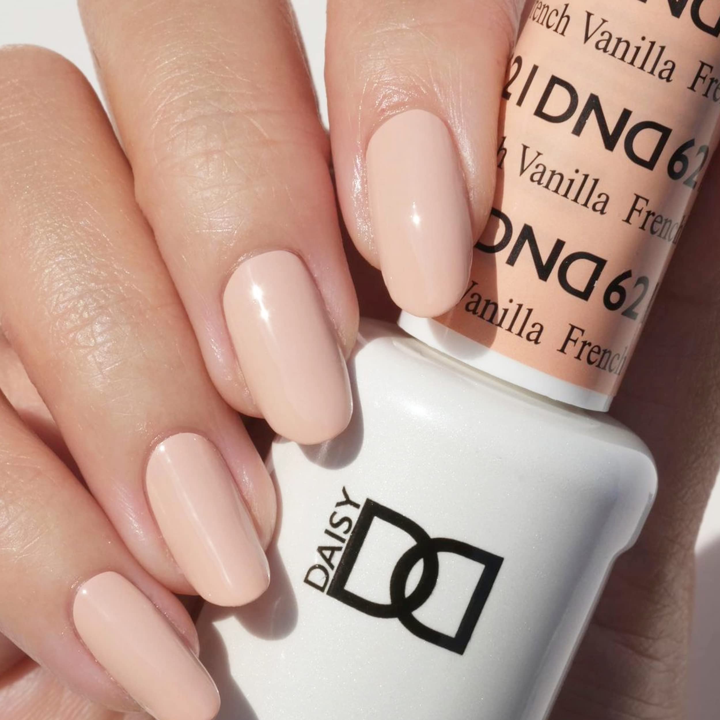 Daisy DND 621 French Vanilla gel bottle shows premium pigmentation