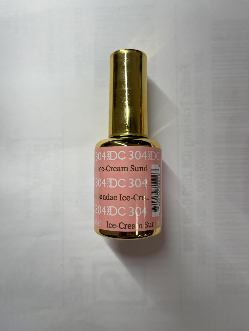Air-dry lacquer from DAISY DND dries quickly for a fast manicure