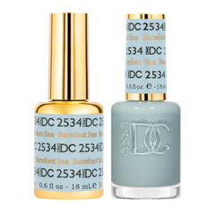Daisy DND Barefoot Sea 2534 gel polish closeup shows a seafoam blue shade with lasting potential.