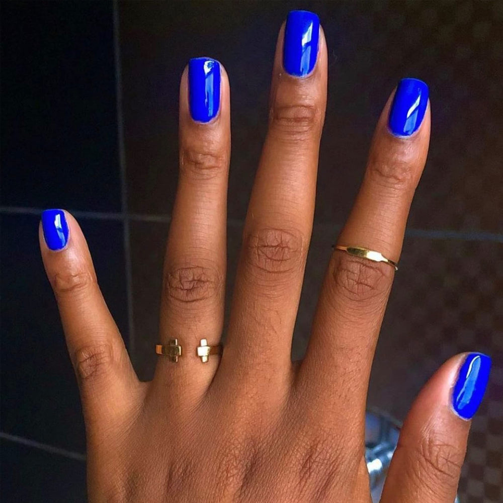 DAISY DND Berry Blue air-dry lacquer delivers fast, chip-free color at home.