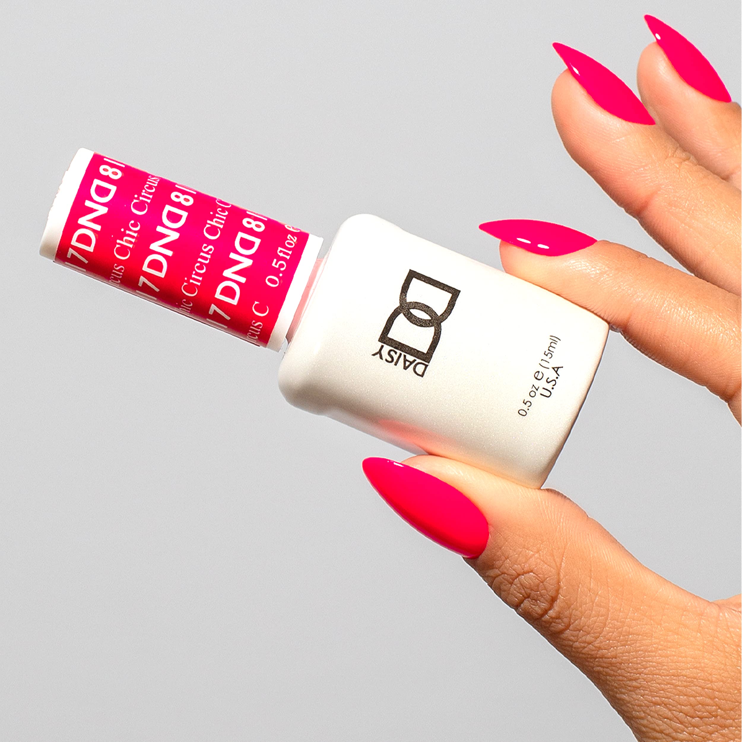 DAISY DND lacquer bottle paired with gel for a durable duo.