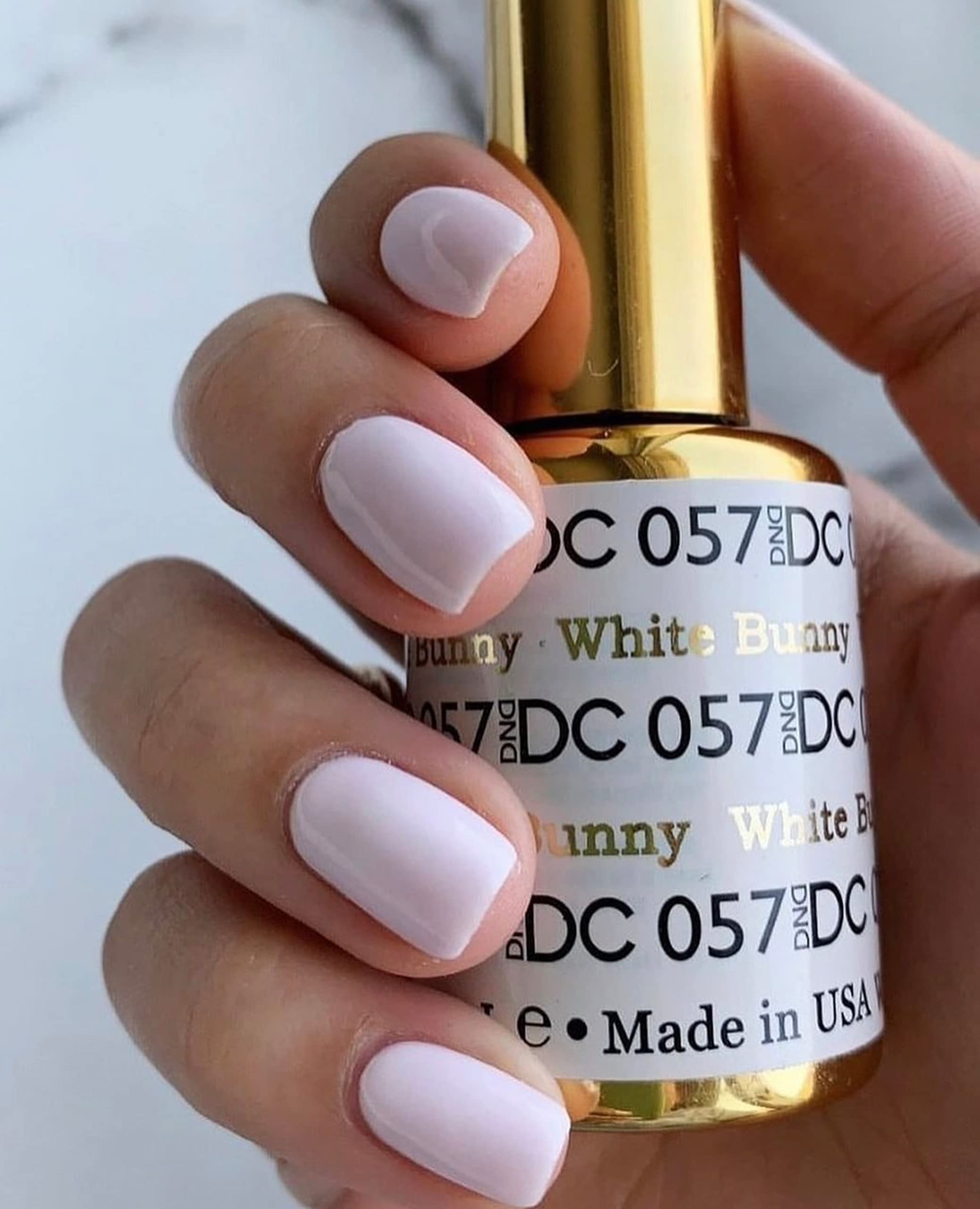 DAISY DND 8-free vegan formula label highlights clean nail care.