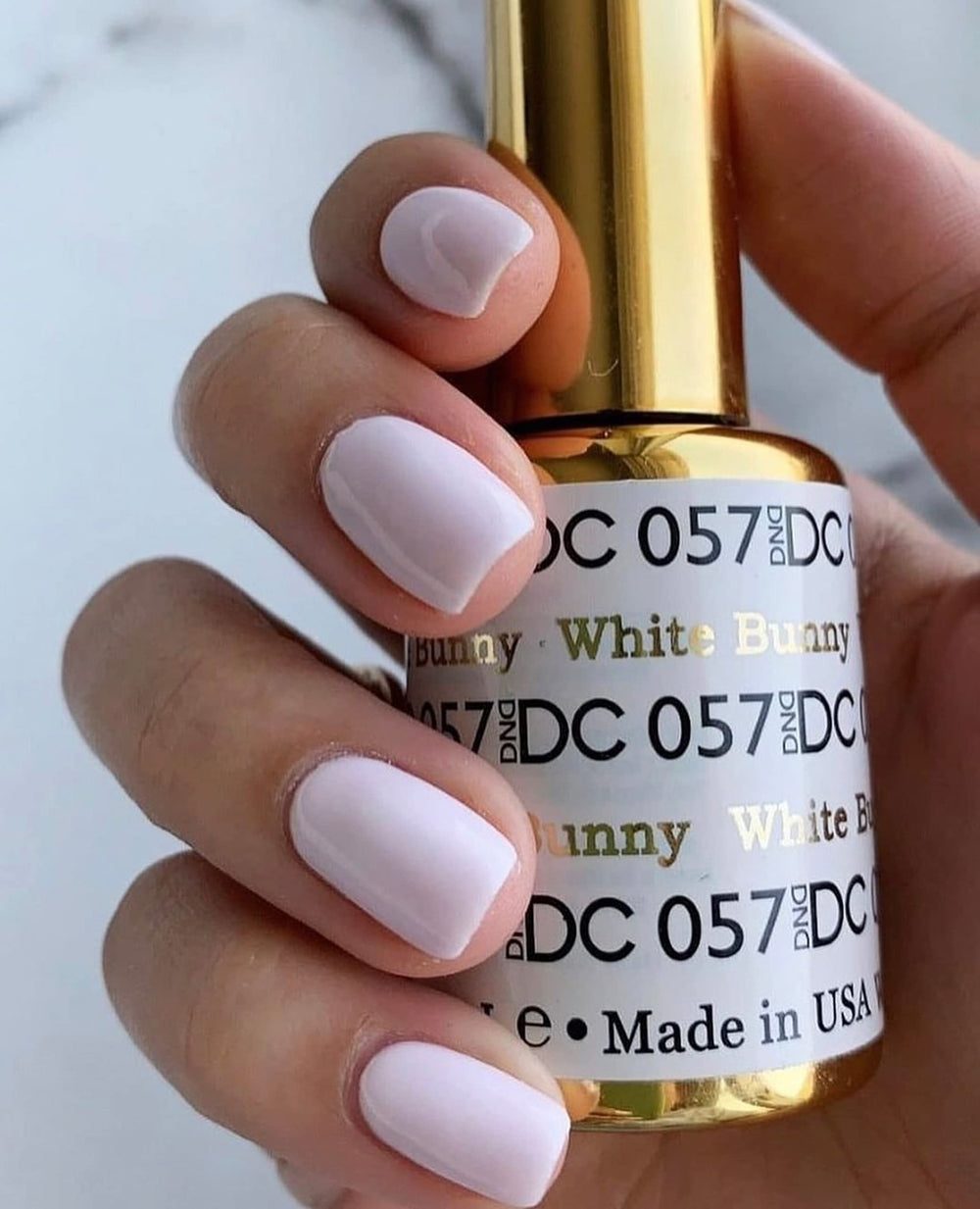 DAISY DND 8-free vegan formula label highlights clean nail care.