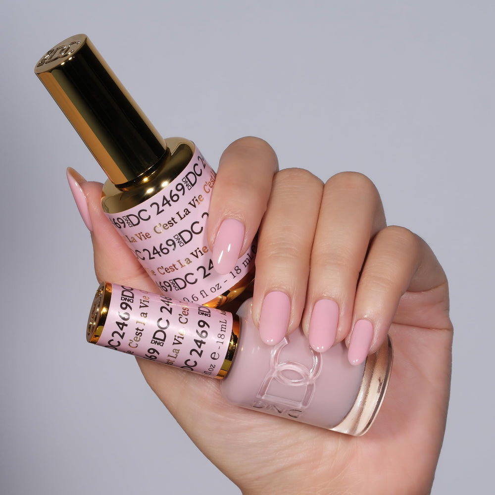 Daisy DND DC air dry lacquer bottle in C’est la Vie offers quick at home finish.