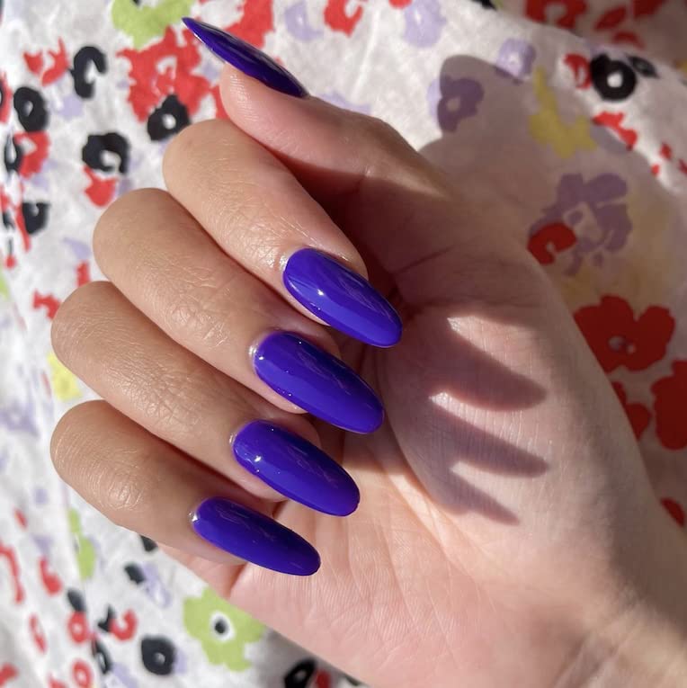 Brush in action applying gel polish for smooth, even color by Daisy DND DC.