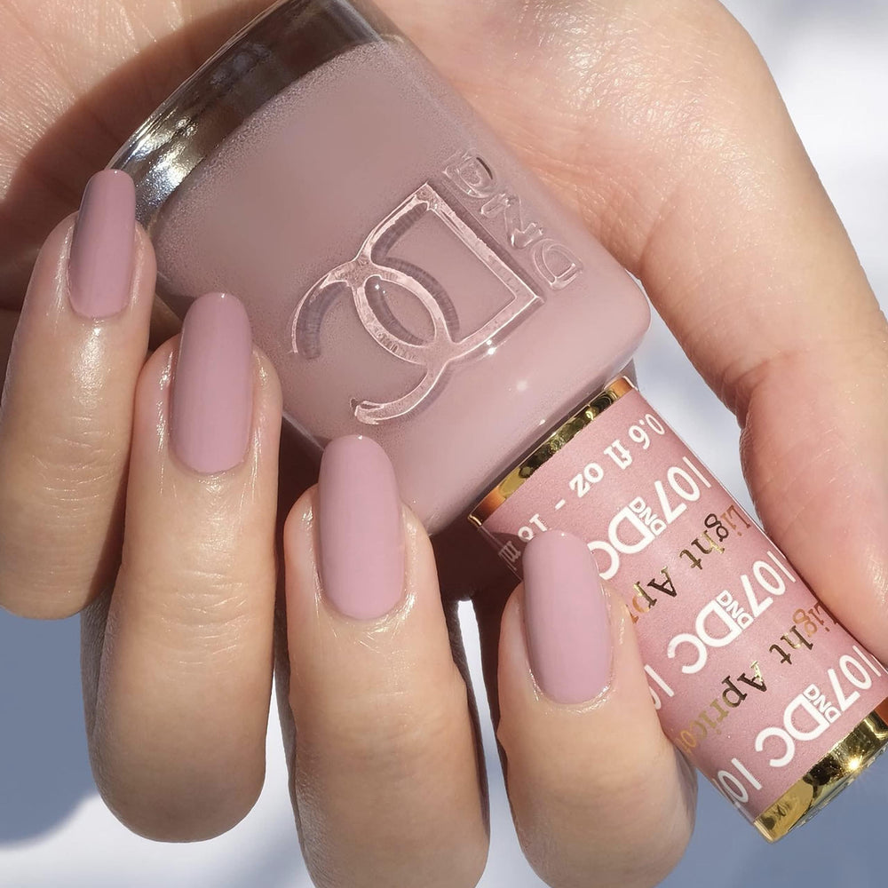 Daisy DND Duo Pack box shows matching gel and lacquer colors