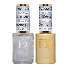 Daisy DND Gel Diva Full Moon bottle with silvery shimmer for chic nails.
