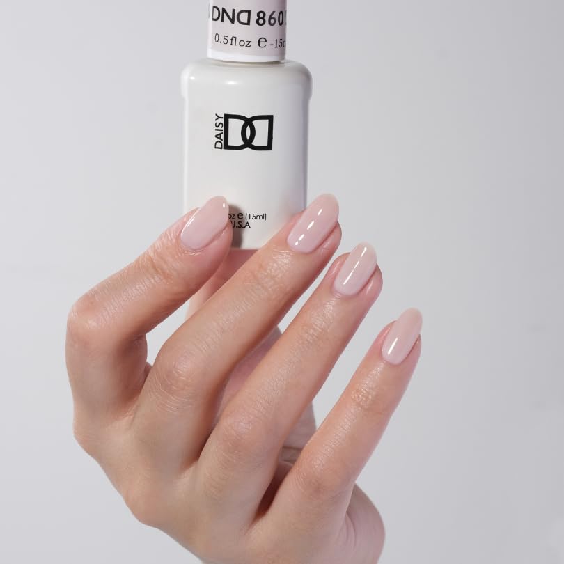 Daisy DND long-lasting gel polish designed for weeks of wear.