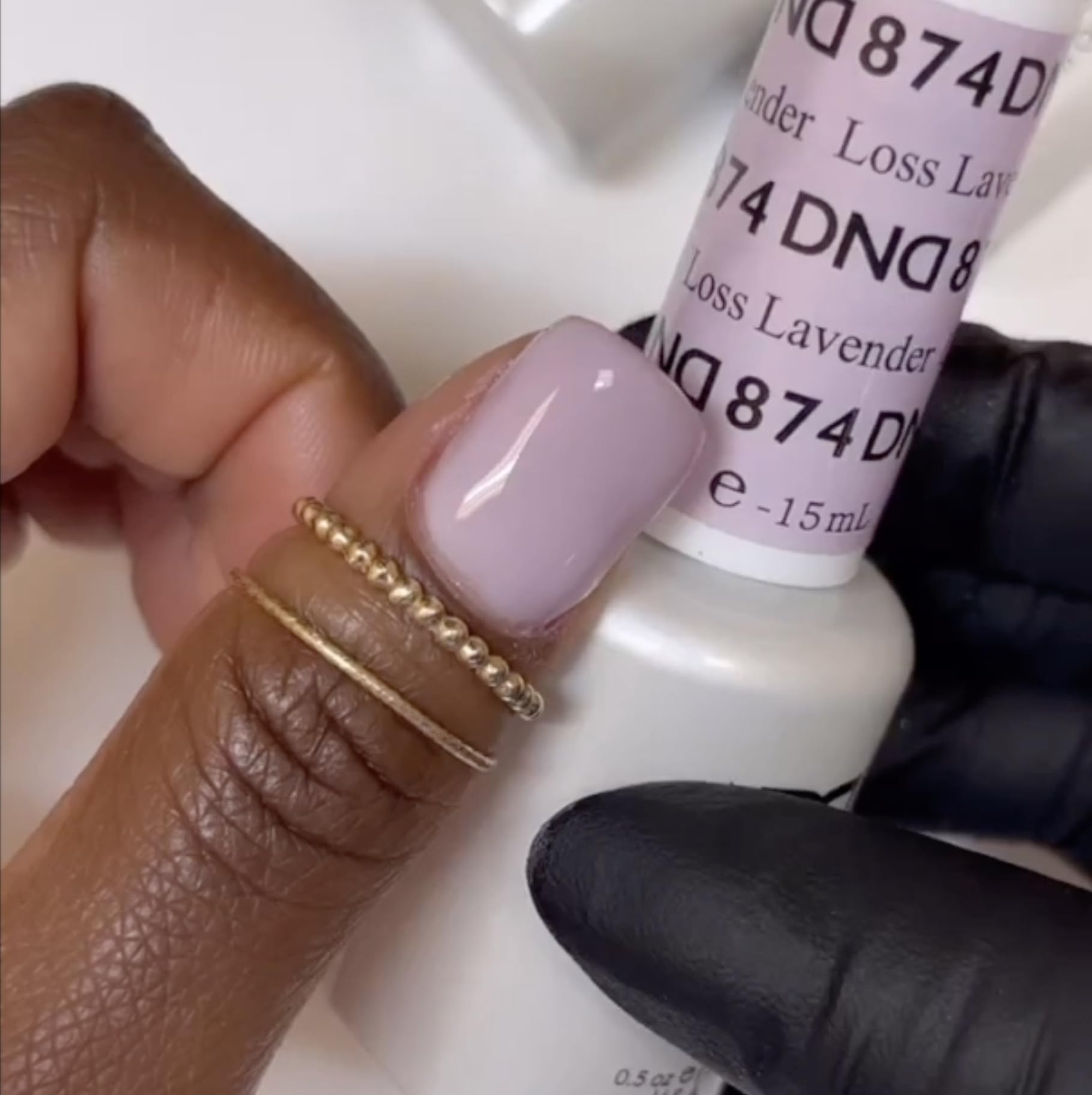 DAISY DND Loss Lavender lacquer bottle paired with the gel polish