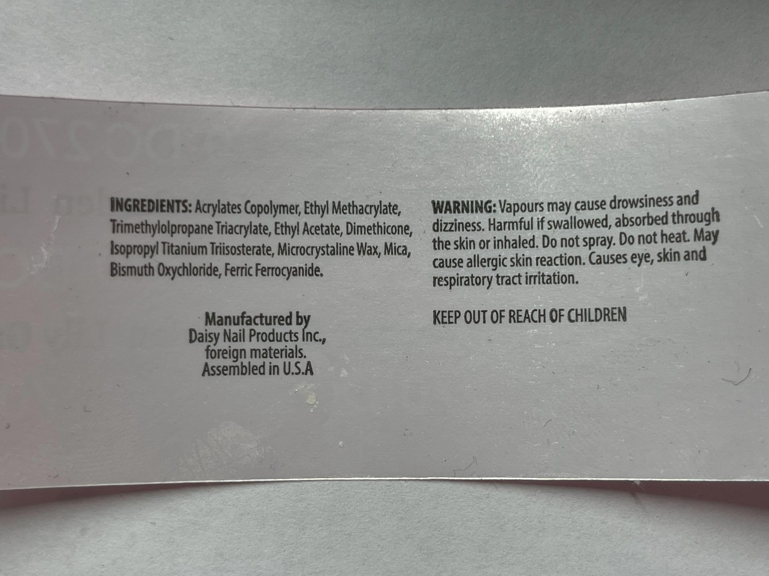 Daisy DND curing image shows UV/LED compatibility for quick salon-grade results.