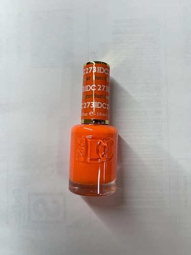 Daisy DND gel-lacquer gloss close-up captures luminous topcoat finish.