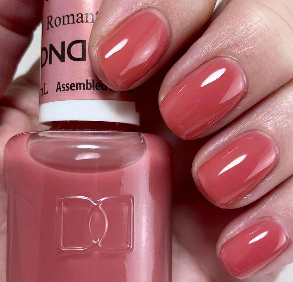 DAISY DND Romantic Lover 890 lacquer bottle complements a coordinated gel manicure.