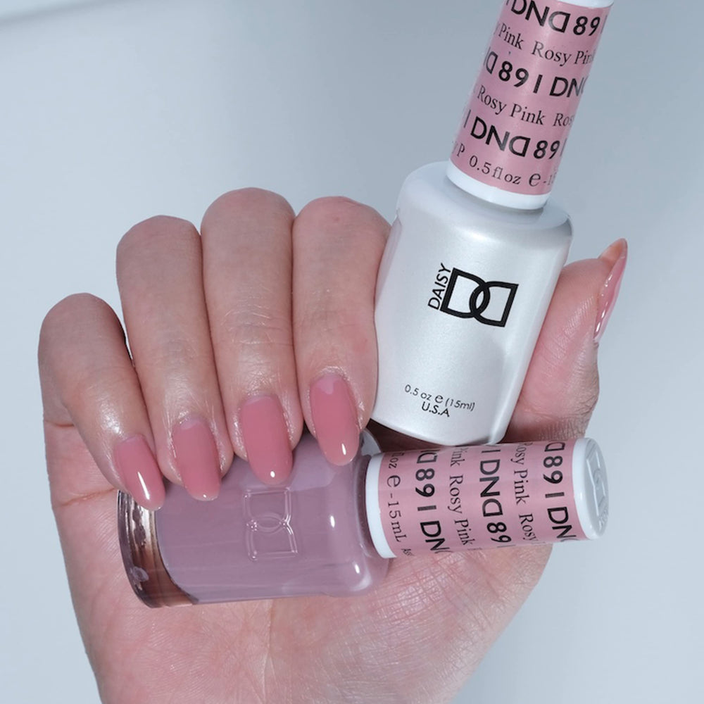 Daisy DND Rosy Pink lacquer bottle for quick, chip-free manicures.